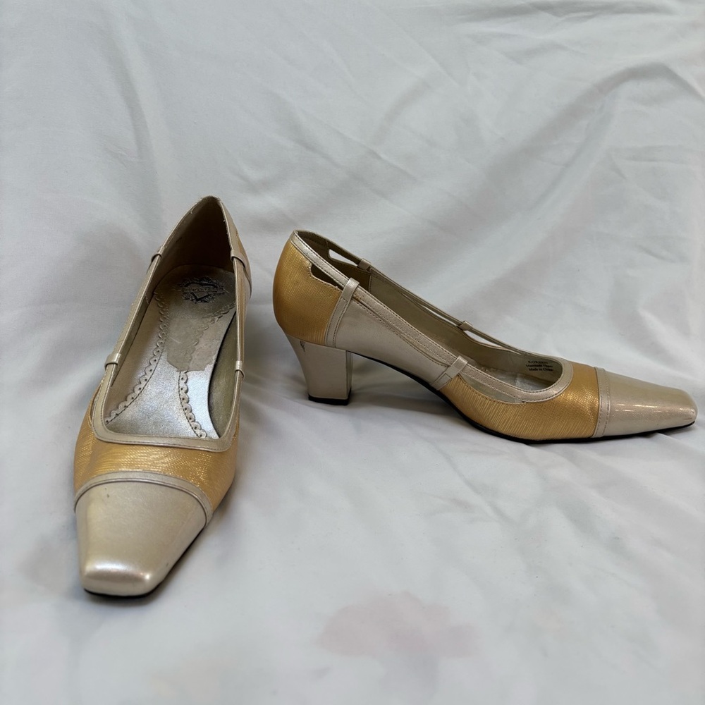 Gold square toe y2k pumps with 2” heel, size 8.5 by J.‎ Renee